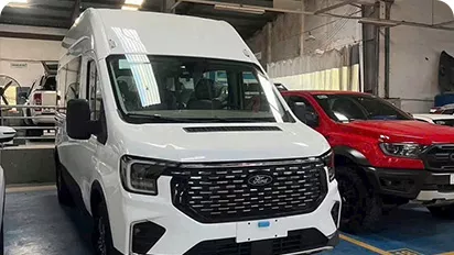 Xe 16 chỗ Ford Transit Solati